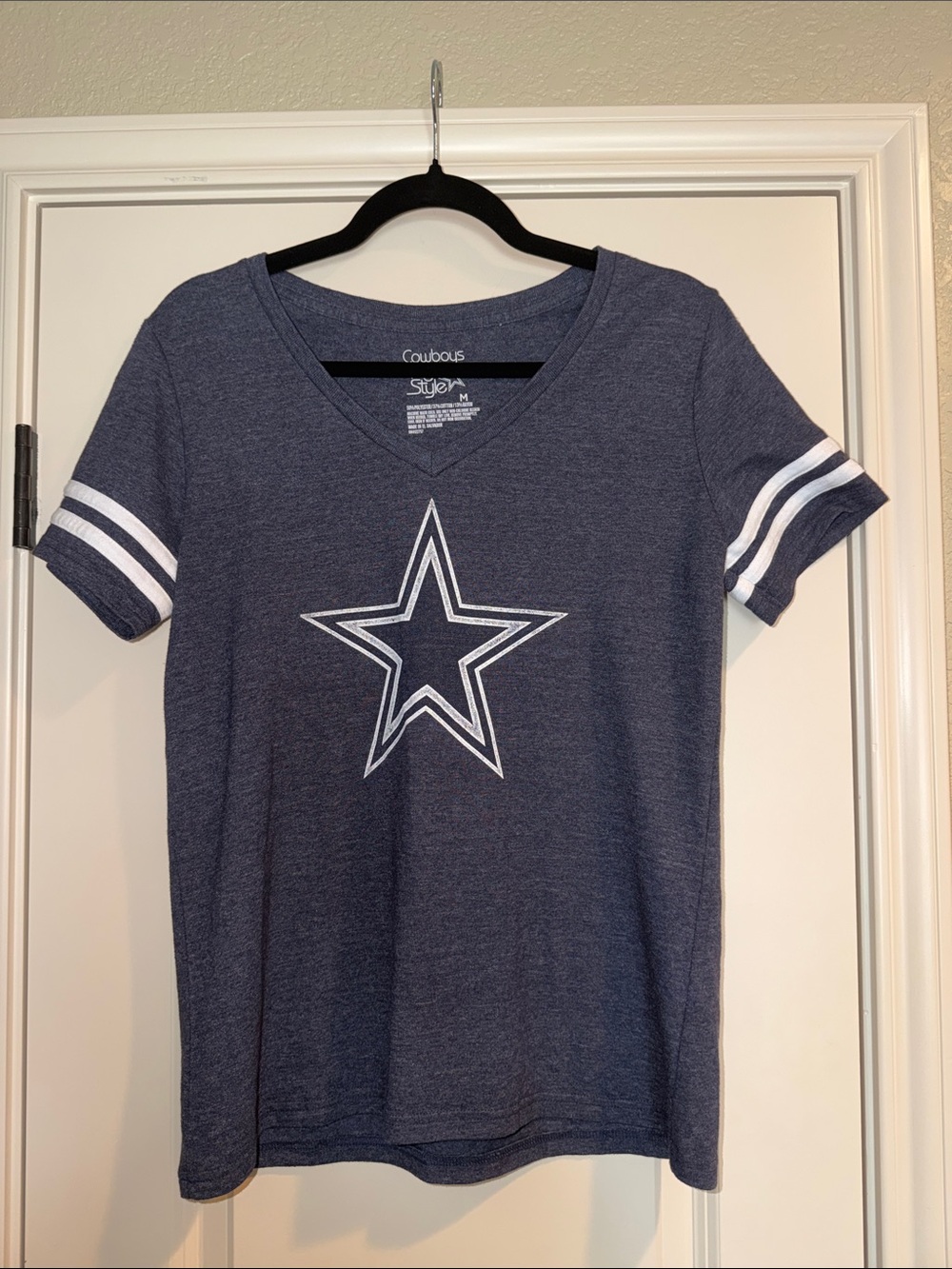Dallas Cowboys “Her Style” v-neck shirt - Size M
